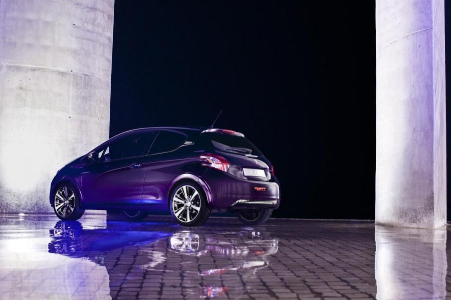  Peugeot 208 XY Concept 2012 года  (фото 17 из 24)